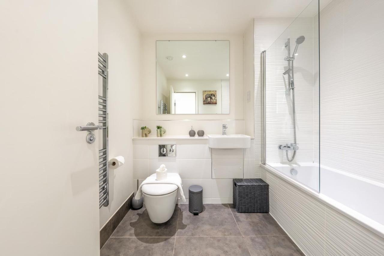 Luxury One Bedroom Serviced Apartment In The Heart Of Bedford Exterior foto