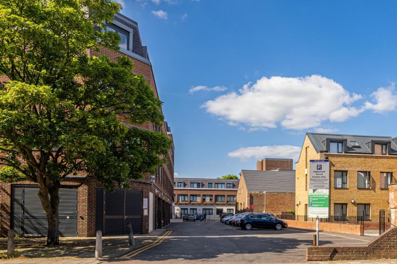Luxury One Bedroom Serviced Apartment In The Heart Of Bedford Exterior foto
